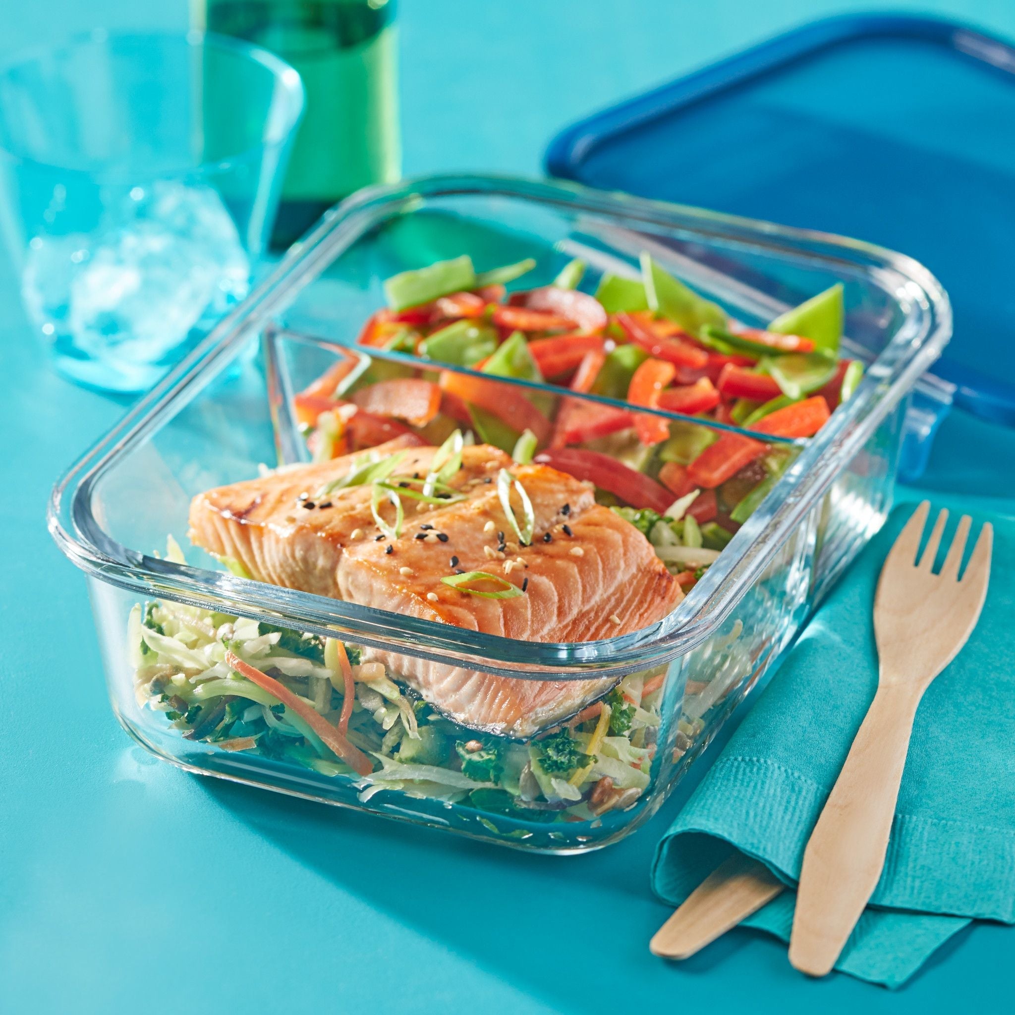Pyrex? MealBox? 5.8-cup Divided Glass Food Storage Container with Blue Lid - Image 3